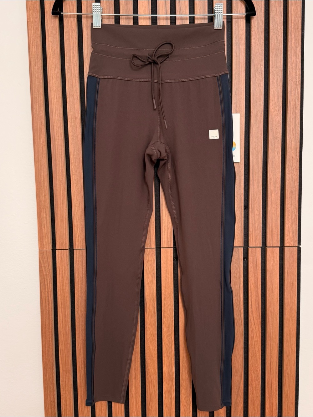 NWT Vuori Women's Brown High-Waist Performance Leggings with Side Panels Brown